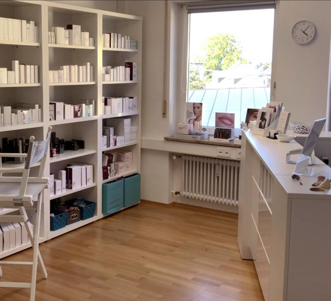 Seit 2014 bieten wir Ihnen Apparative Kosmetik, Gesichts- / Körperbehandlungen, Haarentfernung, Männerkosmetik, Maniküre, Pediküre und Visagistik